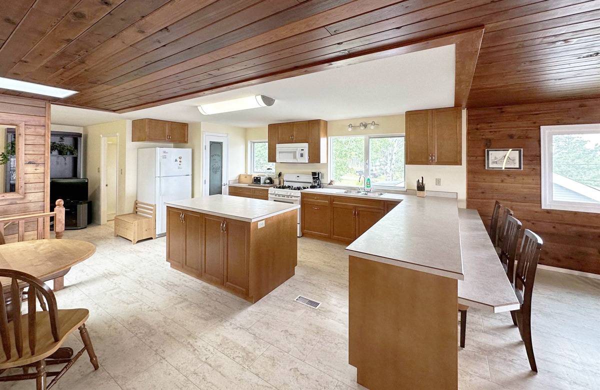 Kitchen bar.